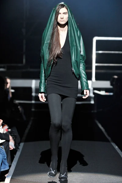 Look 25